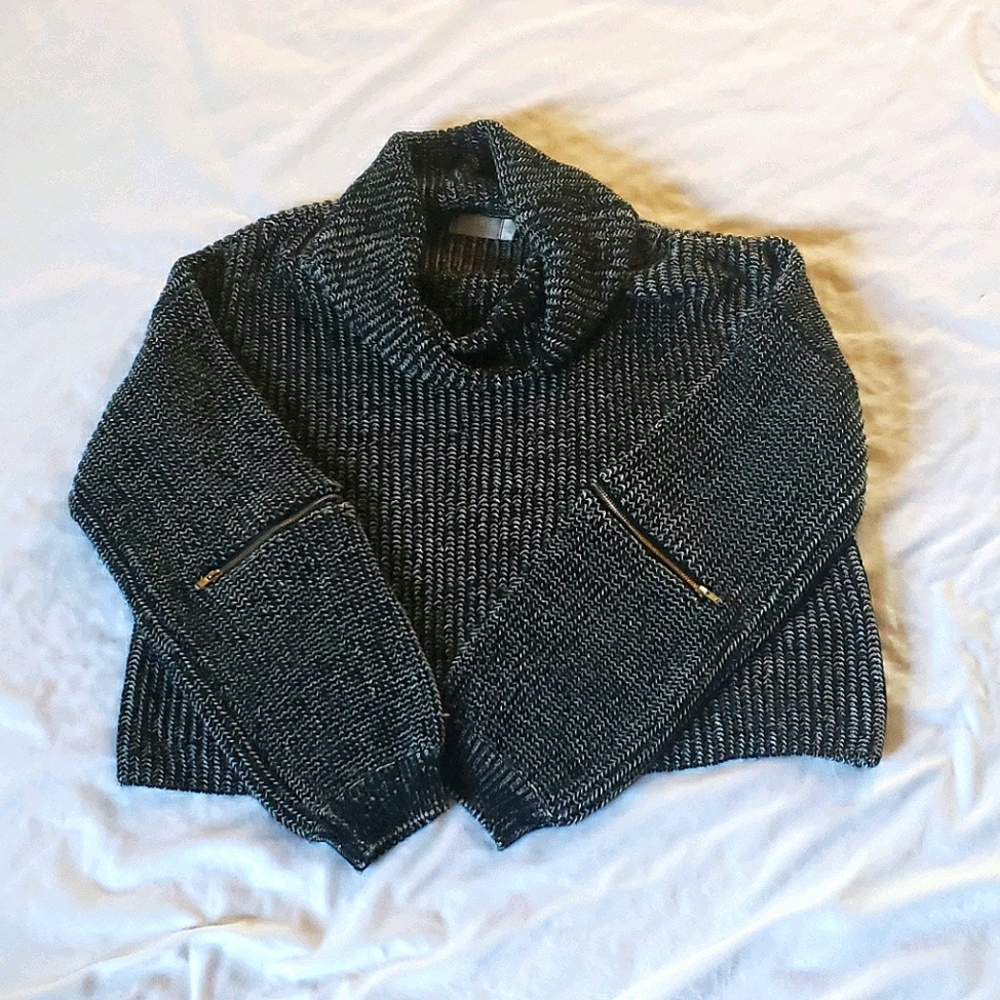(S) Rumor Boutique Black Knitted Sweatshirt